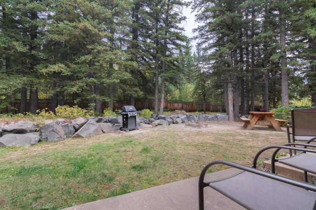 Beautiful Newly Reno 2Bdm 2 Bth Sleep Up To 6 Adults & Kids Mountain View Townhouse Suite Canmore Buitenkant foto