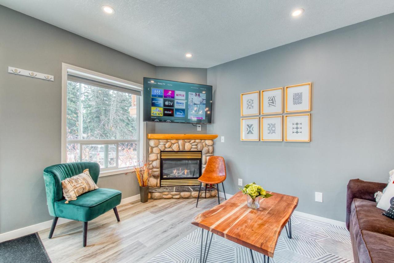Beautiful Newly Reno 2Bdm 2 Bth Sleep Up To 6 Adults & Kids Mountain View Townhouse Suite Canmore Buitenkant foto