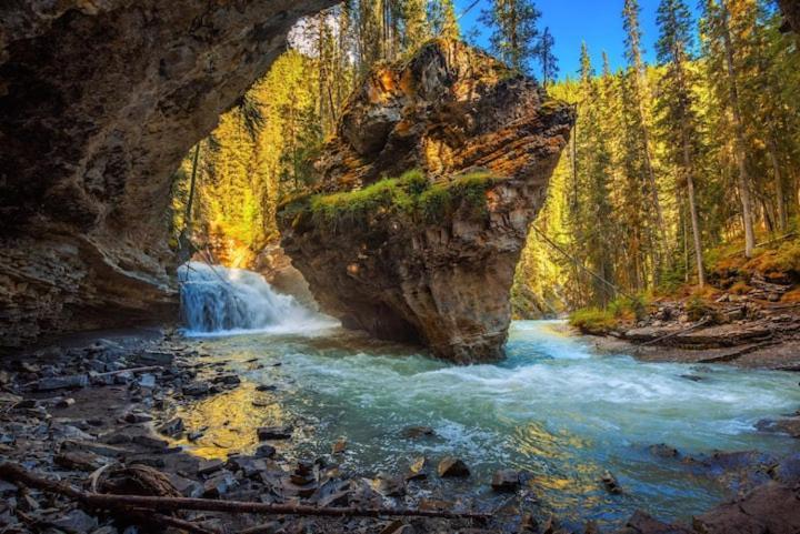 Beautiful Newly Reno 2Bdm 2 Bth Sleep Up To 6 Adults & Kids Mountain View Townhouse Suite Canmore Buitenkant foto