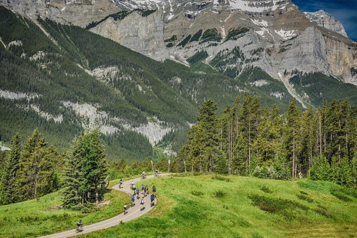 Beautiful Newly Reno 2Bdm 2 Bth Sleep Up To 6 Adults & Kids Mountain View Townhouse Suite Canmore Buitenkant foto