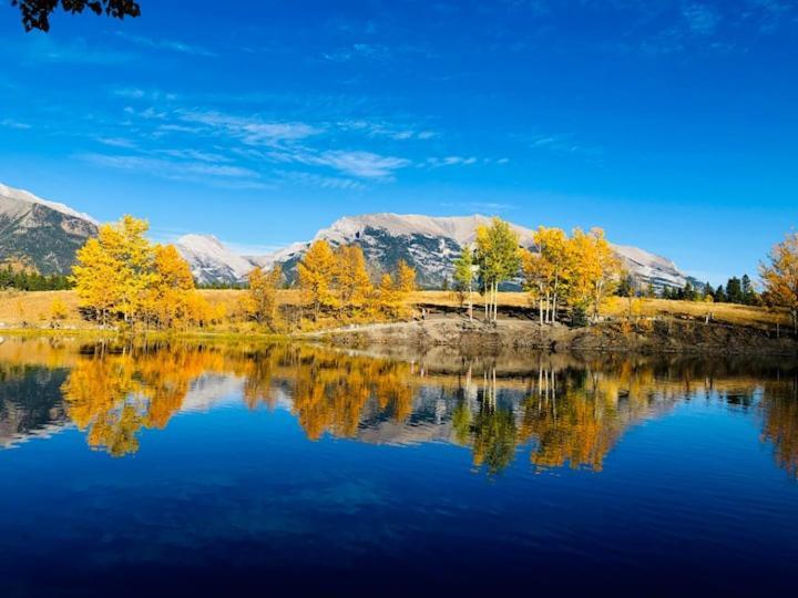 Beautiful Newly Reno 2Bdm 2 Bth Sleep Up To 6 Adults & Kids Mountain View Townhouse Suite Canmore Buitenkant foto
